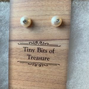 Freshwater pearl and crystal earrings NWT